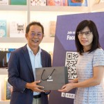 紀(jì)念本次講座圓滿(mǎn)，新業(yè)建設(shè) 卓勝隆董事長(zhǎng)親手贈(zèng)送伴手禮，代表著一份感謝的心意。