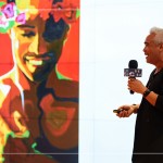 藝術(shù)家以自身作品、國(guó)家風(fēng)景、人文藝術(shù)等照片，視覺(jué)搶眼又震撼，新業(yè)家族們紛紛拿起手機(jī)記錄這美好的片刻。