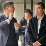 新業(yè)建設(shè) 蕭智夫 建築師(左一)與同業(yè)先進(jìn)們分享設(shè)計(jì)想法，以機(jī)能為先，優(yōu)雅為心，以現(xiàn)代建築為語(yǔ)彙，著重建築線條與虛實(shí)進(jìn)退間的比例。