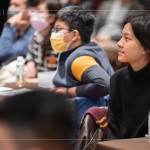 靜靜地聆聽著講師的分享，一筆一劃，道出老師傅的匠心獨(dú)具，與一段代代相傳的故事。