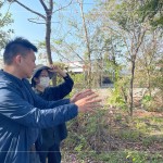 「每棵樹都有其姿態(tài)風(fēng)采，有的筆直挺立端莊大方，也有不規(guī)則生長卻帶有一股慵懶氣息，主觀的美感加上客觀的分析，就可以選到適合生長的樹」吳志輝建築師(左一)娓娓說道。