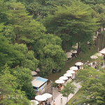 聚落地點(diǎn)位於佔(zhàn)地6814平方公尺的東光園道一隅，四周環(huán)繞樂業(yè)一路、東光園路、東英二街、建成路，園道蘊(yùn)含豐富樹種，像是城市中的一抹綠廊。