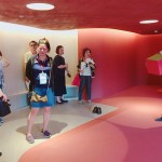 「會呼吸」的無毒遊戲空間，從地面至天花板的健康綠建材選用，採用珪藻土、亞麻仁油作為塗料，天然、無毒又抗菌，為家長與寶貝們的健康進一步把關。