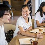 透過(guò)香氛帶出愜意的居家氛圍