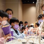 提供一人一份飲料及爆米花，讓大朋友小朋友皆能盡情享受沉浸其中。