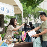 當(dāng)日完成指定任務(wù)，即可至服務(wù)臺(tái)轉(zhuǎn)出幸運(yùn)，新業(yè)期望每一位來到此的好友們，透過互動(dòng)拉近彼此距離。