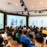 由『東華皮影劇團(tuán)』營(yíng)運(yùn)總監(jiān)分享各國(guó)影偶的特色，不論是製作設(shè)計(jì)、雕刻技巧，或是操桿數(shù)量都大有不同，道出師傅們的匠心獨(dú)具。