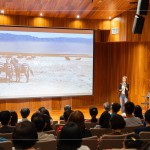 飛躍非洲草原，廣闊無垠的大地，孕育著無數(shù)生命的躍動(dòng)，擁抱古老厚實(shí)的文化，感受與土地的脈動(dòng)。