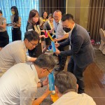 團(tuán)隊(duì)合作需腦筋急轉(zhuǎn)彎，思考如何有效率的傳接球，再討論分工策略，從過程中調(diào)整方法，創(chuàng)造團(tuán)隊(duì)佳績！