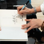 新業(yè)手札筆記本，搭配講師親筆簽名，作為當(dāng)天互動禮，贈與一份特別的祝福。