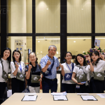 新業(yè)建設 名譽董事長 穆椿松賢伉儷(中) 到場參與活動盛事，一同支持藝文日的舉辦，親身感受舞臺劇魅力!