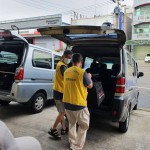 將飯包裝至袋中，再交由志工驅(qū)車前往大臺中地區(qū)每一個需要溫暖的角落。