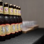 淺嚐精釀啤酒綿延的韻味，交織著微微的酒香，沉浸在輕鬆愜意的氛圍中，讓人不自覺地勾起嘴角。