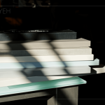 各式板材在陽(yáng)光沐浴之下，更顯其獨(dú)特樣貌。