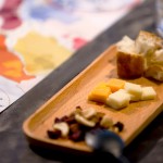 品酩醇酒之餘，輔以『輕佐食』－堅果、果乾、起司跟麵包，微微香氣在酒間點綴、不搶戲。 