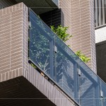 柔和溫潤(rùn)的大地色系，不與環(huán)境爭(zhēng)艷，讓躍然於建築立面的大樹(shù)與植栽，成為最自然的表情。