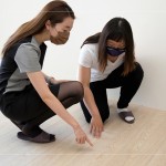 德國進口超耐磨木地板，可以降噪17db，安心的低甲醛更取得臺灣健康『綠建材標(biāo)章』，是友善環(huán)境的綠色選材。(圖為自由居–實體空間)