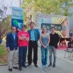 新業(yè)建設(shè)卓勝隆董事長(左一)與西班牙藝術(shù)家Nando (左二)、新業(yè)建設(shè)蕭智夫建築師(中間) 、保加利亞藝術(shù)家Liliya(右二)及東海建築系邱浩修系主任(右一)一同共襄盛舉。