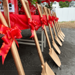 閃耀著金黃色光芒的金鏟，每把都身負重任，將開啟臺中北屯「新業(yè)-大塊藏硯」美好家園。