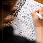 觀察醬油的色澤亮度、聞香帶來的嗅覺衝擊，搭配上探索風味的品評表，透過品味盲測方式，描述各式醬廠的獨特風味。