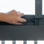 每扇窗戶，兒童安全開關(guān)是新業(yè)的標(biāo)配，確保家中小孩的安全與無慮。