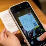 翻開小禮後，驚喜地發(fā)現(xiàn)一張問候小卡，也是一張真摯的邀請(qǐng)，透過品味食光、職人手作、藝文沙龍等活動(dòng)，享受與「生活之美」交心的時(shí)刻。