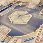 課程中透過『思考圖』，引導(dǎo)小組分析圖卡上的主題問題，藉由其他案例分析，進(jìn)而探討『品牌認(rèn)知度』與『品牌辨識度』。