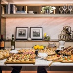 「乳酪老爹」不只介紹乳酪的製程與種類，現(xiàn)場更招待品嚐各國經典乳酪，透過酒品的襯托，帶出乳酪的不同風味！