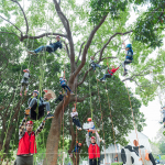 令人興奮、緊張、雀躍地攀樹體驗課，藉由相機記錄下這難忘的一瞬。