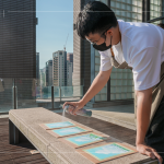 噴上定畫液，定色與保護(hù)，形成一層透明保護(hù)膜，讓畫作保持原有的色彩和質(zhì)感，以防髒污或損壞，亦可延緩色彩褪色且防水。