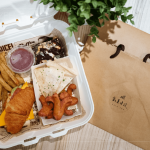 致上T2 Café特製輕食餐盒，可口扎實的墨式雞肉烤餅及濃厚的巧克力布朗尼，為集中精力的手作活動後帶來一份愜意的午茶時光。 