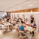 恣意揮灑藍(lán)彩，度過了一場(chǎng)知性美的周六時(shí)光，待火窯燒結(jié)後，這只青瓷，將化為獨(dú)一無二的手感工藝。