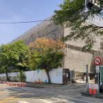 因原有圍牆構(gòu)造毀損嚴(yán)重、不堪修復(fù)，育英國中側(cè)門及部分圍牆也是本次街道美化項(xiàng)目之一。（圖攝於108.11.07，為育英堂施工期間）