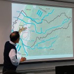 新業(yè)建設(shè)卓勝隆董事長 ，分享臺中市各區(qū)的發(fā)展與演變，讓新進(jìn)人員對此有全面的了解。