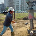 職人團隊陸續(xù)在基地上各區(qū)域，進行不同深度的樣本抽取。(拍攝日期:2020/12/29)