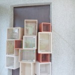 原有櫃體改造的書箱及燈箱，成為本處書席之焦點。