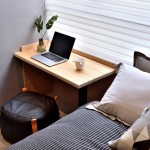 一只透明玻璃瓶?jī)?nèi)插上兩株蔓綠絨Philodendron，掀起筆電，自家就能讓「繆思女神」輕易現(xiàn)出芳蹤。