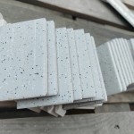 乖乖排好隊(duì)伍準(zhǔn)備上牆的外牆磚，細(xì)看彷若有幾道潑墨的水痕，從毛筆筆尖自然滴落的墨汁，也像晶亮閃閃的繁星，造就出每一片外牆磚獨(dú)一無二的風(fēng)格。