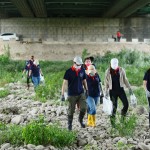 全長(zhǎng)21.25公里的筏子溪，光是其中一小段河域，新業(yè)夥伴們就撿拾了四百多件垃圾，不禁令人感嘆「丟垃圾之舉動(dòng)容易，撿垃圾之行卻花費(fèi)更多心力」。