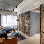 將收藏已久的童玩、公仔或滑板展示在牆面，小心呵護(hù)、擦拭的同時(shí)，與孩子充滿童趣的對(duì)話就此展開(kāi)。