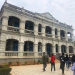 古今中外的文化在金門各自串聯(lián)，彷彿模糊彊界匯聚為獨特地景。陳景蘭洋樓，氣派建築如遊三零年代的璀璨上海！