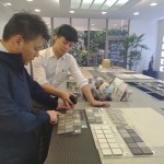 乾濕分離的淋浴間，是一個(gè)充滿安全感的私領(lǐng)域，因此挑選馬賽克磚時(shí)除了強(qiáng)調(diào)止滑係數(shù)，美觀上也需將低調(diào)而具有個(gè)性感的款式一併納入。