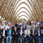 竹跡館入圍有建築界奧斯卡之稱的「WAF世界建築獎」，市府團(tuán)隊(duì)合影。（記者張軒哲攝）