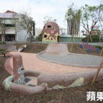 一樓戶外由日籍大師設(shè)計，遊樂場結(jié)合藝術(shù)及在地特色。
