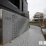 二進式的入口，有「明暗牆」設(shè)計