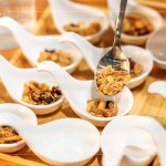 烤燕麥脆片搭配堅果與果乾，經(jīng)過長時間溫火烘烤，入口咀嚼保有豐富的香氣及香脆的口感。