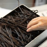 香草莢用途廣泛，能為各種食材增添豐富的風味和香氣，如香草鹽、香草糖、天然香草精、冰淇淋、手工布丁…等。