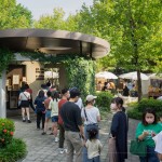 經(jīng)四年的侍書(shū)、維護(hù)與經(jīng)營(yíng)，文學(xué)館的一處書(shū)席的爬藤植物漸漸包覆，迎接首次到來(lái)的人們，而一展其優(yōu)雅的風(fēng)貌。