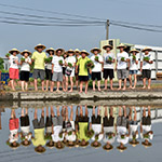 秧苗人手一塊，準(zhǔn)備下田吧。