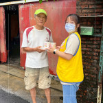 「送便當囉！」這不僅是一個單純的送餐服務，過程中提供關(guān)懷、傳遞訊息，最終目的是希望長輩們能健康生活。